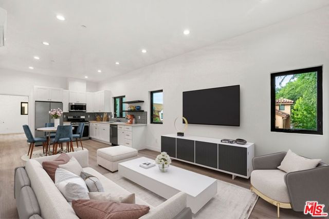 8931 Hubbard Street, Culver City CA: https://media.crmls.org/mediaz/892b097b-3eba-4b5b-aa01-d21c8cdd2074.jpg