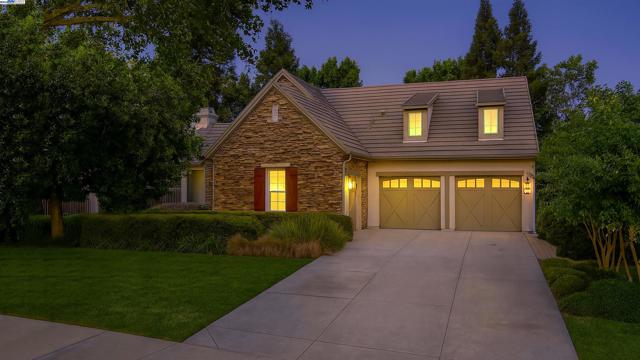 1993 Fairway Oaks Dr, Ripon CA: https://media.crmls.org/mediaz/892b108a-e430-486e-ace8-5999337868fc.jpg