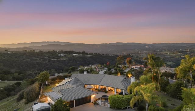 1524 Zutano Lane, Fallbrook CA: https://media.crmls.org/mediaz/892b18ef-068c-4fc9-8e02-e788a9cb79ec.jpg