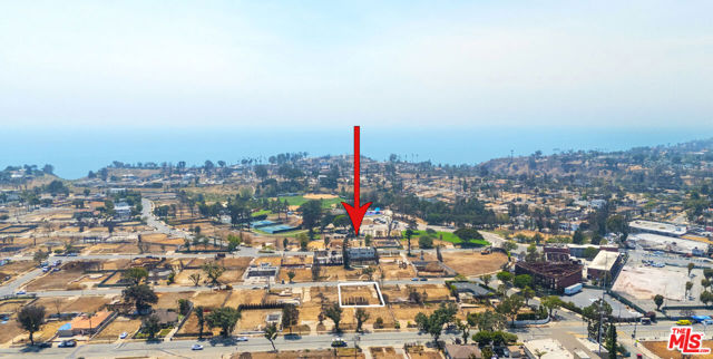 856 Toyopa Drive, Pacific Palisades CA: https://media.crmls.org/mediaz/892b4550-76e5-4caa-9011-30b725e6a8f5.jpg