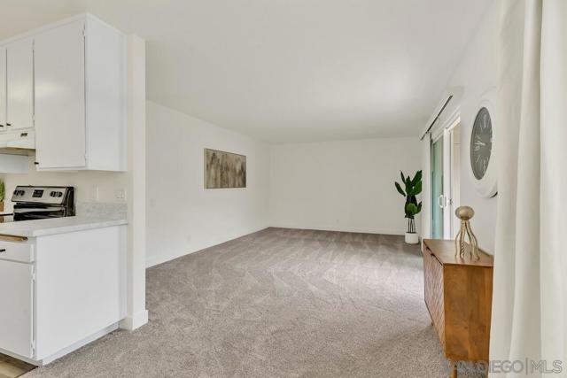 Image 13 of 37 For 8515 Villa La Jolla Drive  C