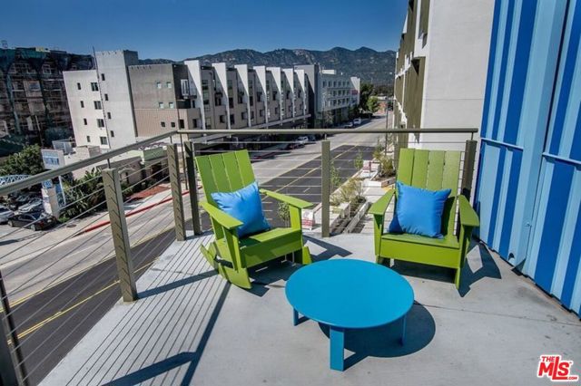521 W Colorado Street, Glendale CA: https://media.crmls.org/mediaz/892b6166-de19-4c3d-bcca-a9d60e28716b.jpg