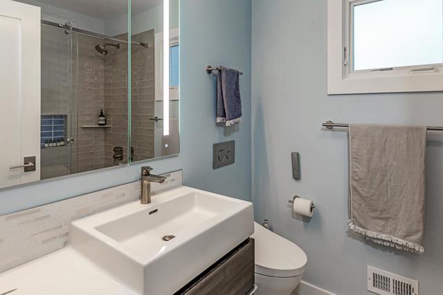 625 W Glen Way, Woodside CA: https://media.crmls.org/mediaz/892b70c9-ad18-443b-8beb-7fde941373e2.jpg
