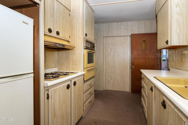 1264 Tree Lane, Oxnard CA: https://media.crmls.org/mediaz/892bf02c-3bd9-4837-aa5a-5a71afae043e.jpg