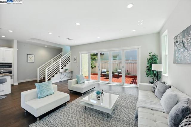 8360 Marine Way, Newark CA: https://media.crmls.org/mediaz/892bf7e6-ed3d-40f4-9e63-61d6c2eb2e49.jpg