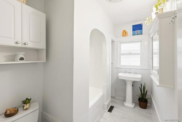 4067 PALMETTO WAY, San Diego CA: https://media.crmls.org/mediaz/892c226f-adbd-425d-9ce5-632165b7cc1e.jpg