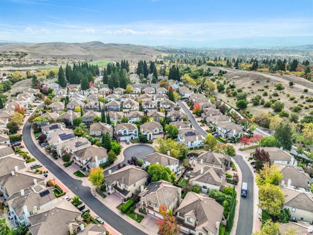 221 Victory Circle, San Ramon CA: https://media.crmls.org/mediaz/892c7eba-5575-4b85-ab37-679b2d019191.jpg