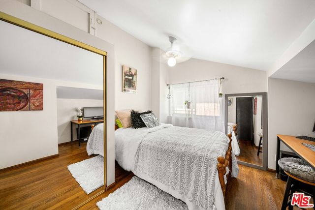 4963 Haskell Avenue, Encino CA: https://media.crmls.org/mediaz/892d0914-63a2-4c1c-bedc-b3cc3122d11a.jpg