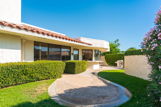 9 Wake Forest Court, Rancho Mirage CA: https://media.crmls.org/mediaz/892d429f-62f7-4c32-9337-d3cb3e280fc2.jpg