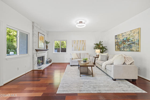 287 Golden Fern Court, Simi Valley CA: https://media.crmls.org/mediaz/892d487a-810f-4115-9815-545c7606102f.jpg