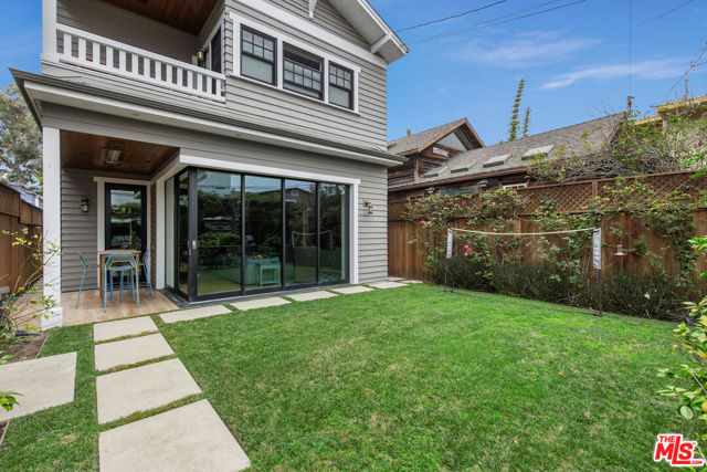 106 Dudley Avenue, Venice CA: https://media.crmls.org/mediaz/892de636-5360-4c58-90c9-4f7fc479d0ed.jpg
