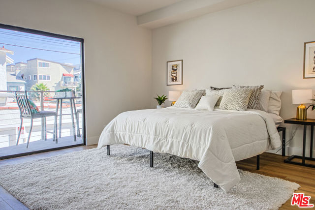 20 Ironsides Street, Marina del Rey CA: https://media.crmls.org/mediaz/892eedb3-d95c-4832-82c1-37ba512af3b0.jpg