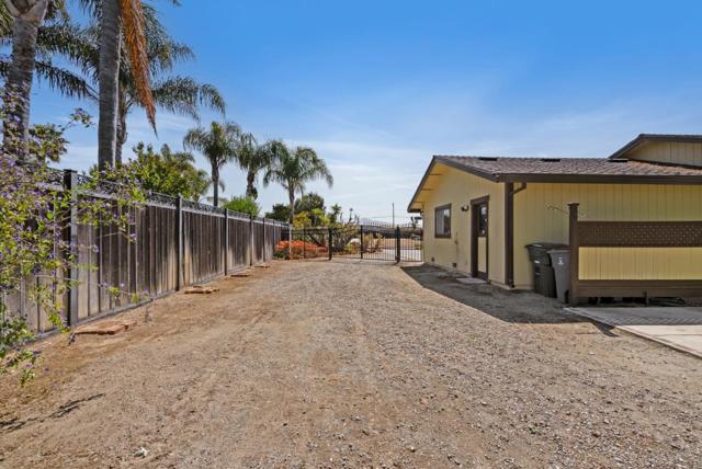 220 Holliday Drive, Hollister CA: https://media.crmls.org/mediaz/892ef98f-1fb4-4e32-b560-daf54ee00607.jpg