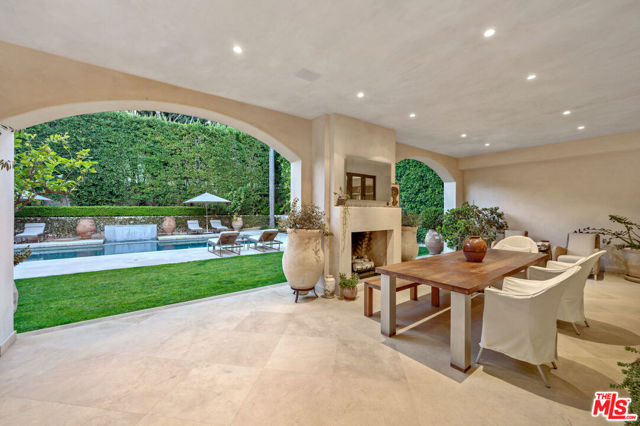 623 N ALTA Drive, Beverly Hills CA: https://media.crmls.org/mediaz/892f555f-b75b-419a-a456-2c13c739bf71.jpg