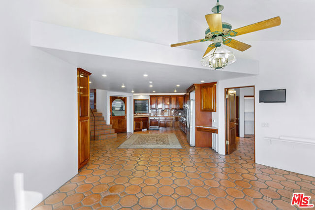 23010 Saddle Peak Road, Topanga CA: https://media.crmls.org/mediaz/892f783a-b626-4bf6-879f-c05d5879bf66.jpg