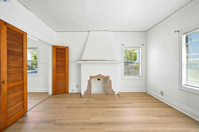2238 7Th, Berkeley CA: https://media.crmls.org/mediaz/892f88bf-7ea7-4172-980f-54ef4f1698a3.jpg