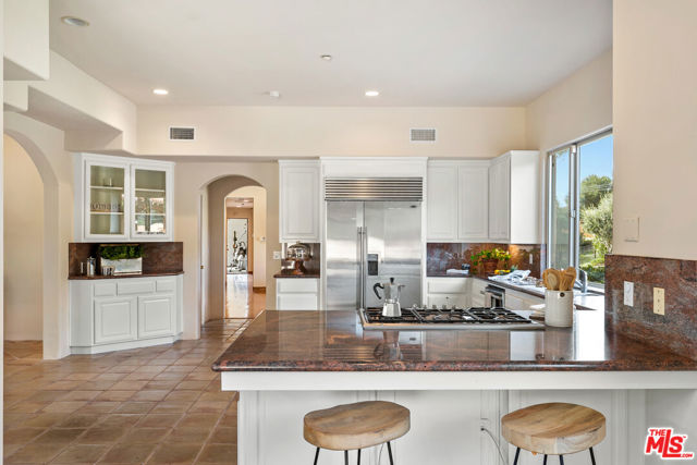 2175 Cold Canyon Road, Calabasas CA: https://media.crmls.org/mediaz/892fd038-d5a9-43e3-8145-1e8071afb980.jpg