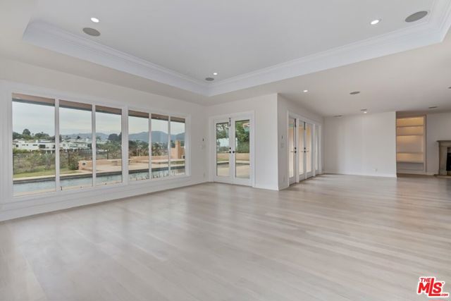 401 Alma Real Drive, Pacific Palisades CA: https://media.crmls.org/mediaz/89303498-481a-4d4d-bb76-fc0aa357ea3d.jpg