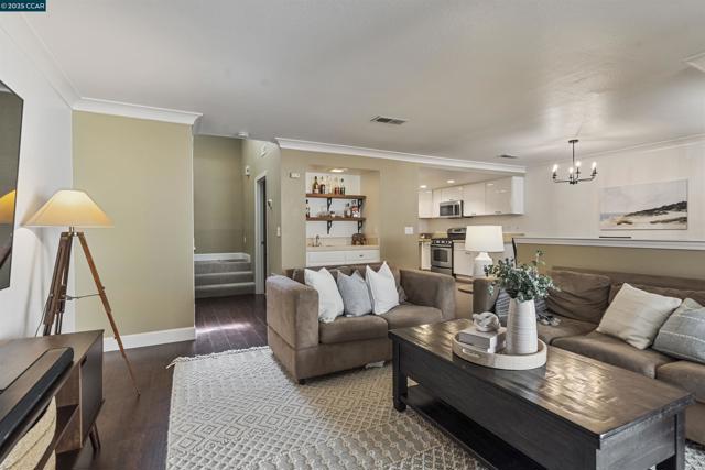 321 Via Cordova Ln, Martinez CA: https://media.crmls.org/mediaz/89306727-30bd-458b-a1a0-855a568c79cb.jpg