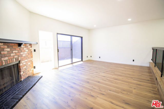 1132 19th Street, Santa Monica CA: https://media.crmls.org/mediaz/8930837b-381f-4462-93dc-4bd5df054257.jpg