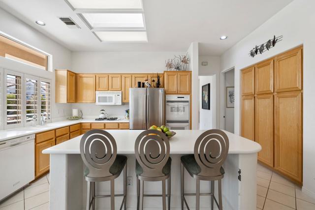 78197 Bonanza Drive, Palm Desert CA: https://media.crmls.org/mediaz/89308b36-4a3b-429d-8c98-326364eabba2.jpg