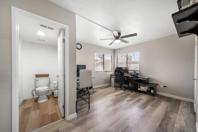 Image 8 of 31 For 78650 Avenue 42  101