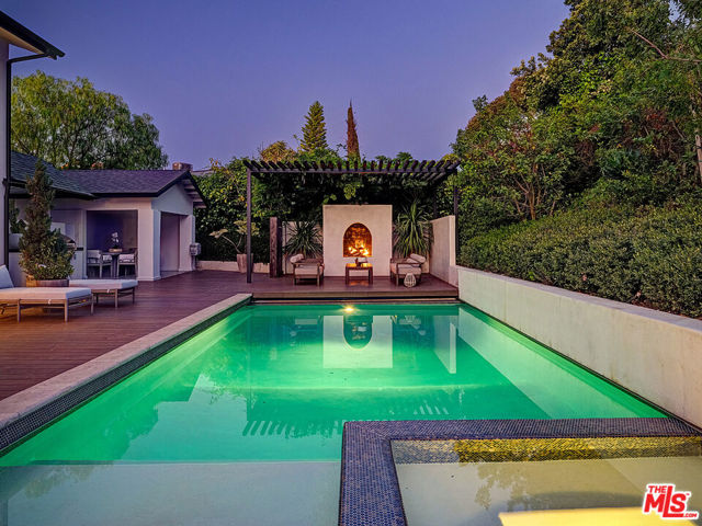 8674 Edwin Drive, Los Angeles CA: https://media.crmls.org/mediaz/8930da4f-9a73-418a-9571-a78336897e01.jpg