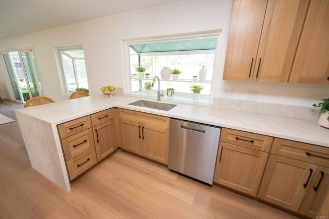 Detail Gallery Image 2 of 14 For 6871 Mewall Dr, San Diego,  CA 92119 - 5 Beds | 3 Baths