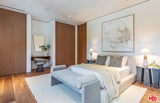 927 N Whittier Drive, Beverly Hills CA: https://media.crmls.org/mediaz/89317672-2a98-48c6-ab71-695e89a5bb91.jpg