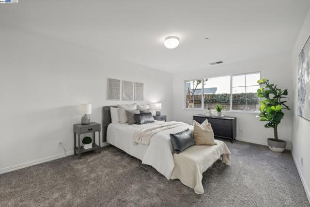 Image 19 of 40 For 22530 3rd St  107