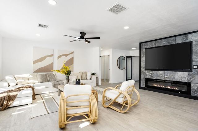 2171 E Francis Drive, Palm Springs CA: https://media.crmls.org/mediaz/8931a7ba-9a44-4ca5-9e20-7214e08456c5.jpg