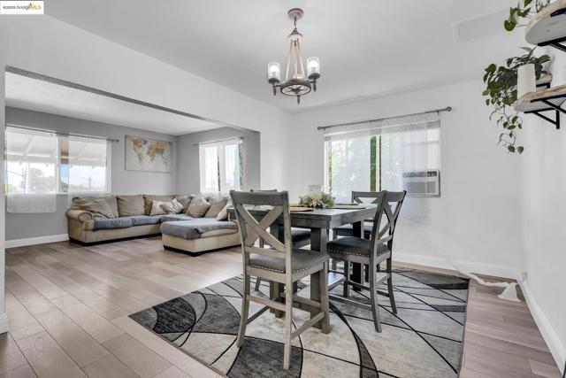 2350 W Shell Ave, Martinez CA: https://media.crmls.org/mediaz/8931b9f0-5ff0-4666-bcae-75e974dd6b2c.jpg