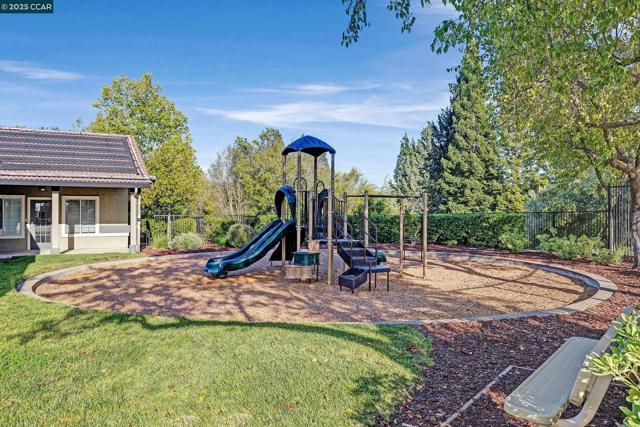 100 Bedford Ct, Danville CA: https://media.crmls.org/mediaz/8931c6cb-88fe-429f-941e-9af557dce7cc.jpg