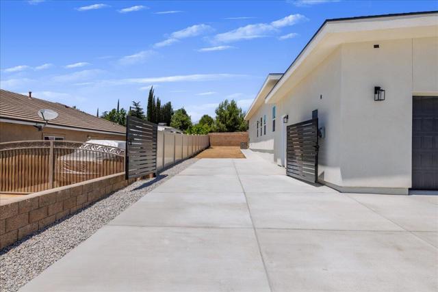4195 Evergreen Lane, Banning CA: https://media.crmls.org/mediaz/89320559-00a2-45b5-b959-16a2a01bf2c4.jpg