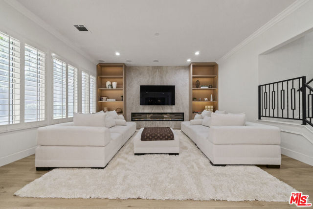 Image 13 of 52 For 8639 Edelweiss Drive