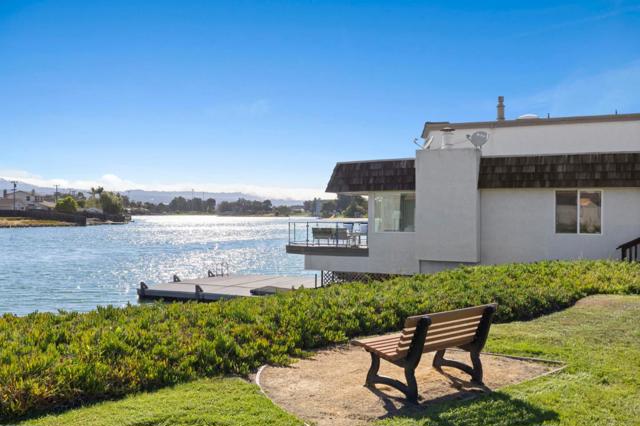 464 Fathom Drive, San Mateo CA: https://media.crmls.org/mediaz/89323035-fef5-4da4-8f43-428f78f58fb7.jpg