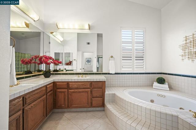 125 Coriander Ct, San Ramon CA: https://media.crmls.org/mediaz/893269c7-f408-4e80-82a2-d005f30c0c10.jpg