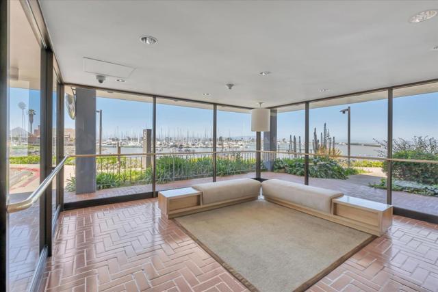8 admiral, Emeryville CA: https://media.crmls.org/mediaz/893278af-bf26-4dfa-800e-c08503fd6b32.jpg