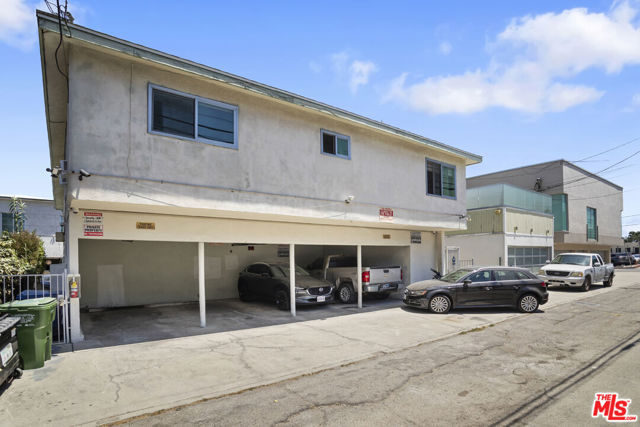 1411 Innes Place, Venice CA: https://media.crmls.org/mediaz/89327b5f-c063-4b04-bf98-9912c9826c15.jpg
