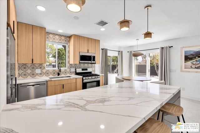 2092 N San Antonio Road, Palm Springs CA: https://media.crmls.org/mediaz/8932aabb-8267-4a5c-8de9-f635876e478c.jpg
