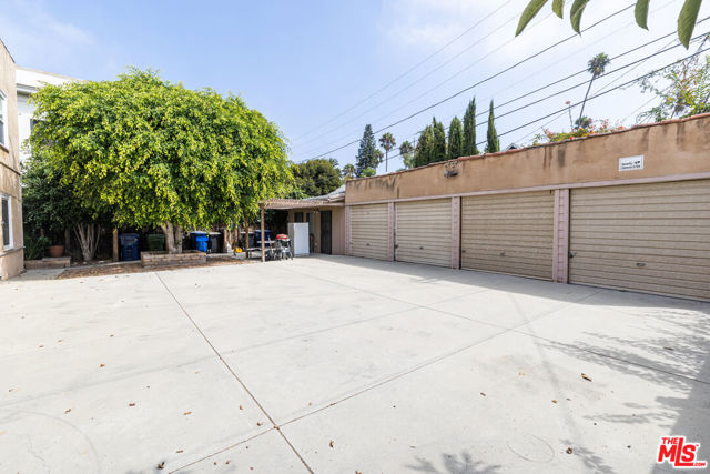 1206 3rd Avenue, Los Angeles CA: https://media.crmls.org/mediaz/8932b063-3866-4265-a062-f4a02fc5af5c.jpg