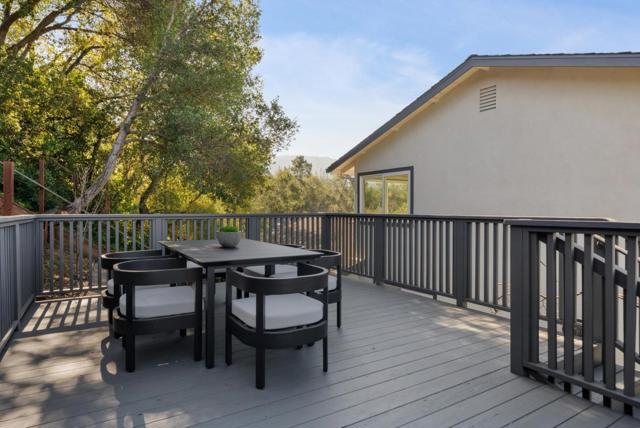 900 Highlands Circle, Los Altos CA: https://media.crmls.org/mediaz/8932c750-8650-4ada-87d5-51da06d02e5a.jpg
