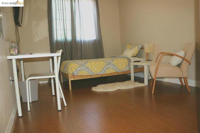 1616 International Boulevard, Oakland CA: https://media.crmls.org/mediaz/8933667f-69fd-4add-a75d-0f378257fc59.jpg