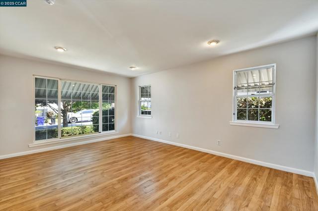 973 Paradise Blvd, Hayward CA: https://media.crmls.org/mediaz/8933843e-de44-4c6a-9f46-2a2f2a7dba3a.jpg
