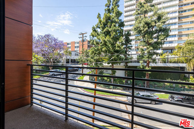 8788 Shoreham Drive, West Hollywood CA: https://media.crmls.org/mediaz/8933a145-549c-438a-a7df-d82ee25d19af.jpg