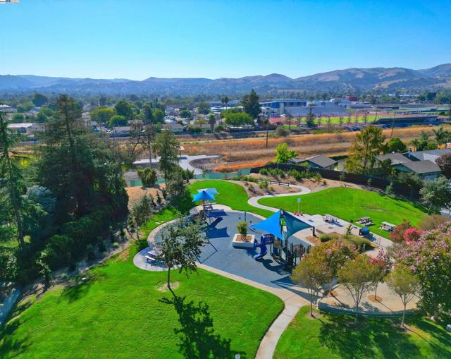 7653 Turquoise St, Dublin CA: https://media.crmls.org/mediaz/89341ff1-0403-4d5b-b6d5-bfc5e48b73a7.jpg