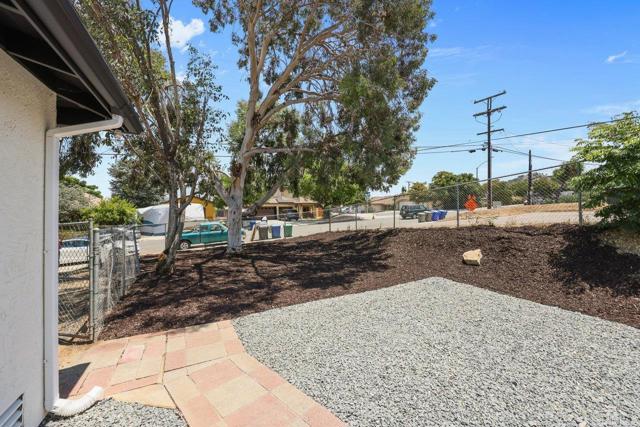 8566 Atlas View Drive, Santee CA: https://media.crmls.org/mediaz/89348a3b-79cc-4517-9720-95dada5645c7.jpg