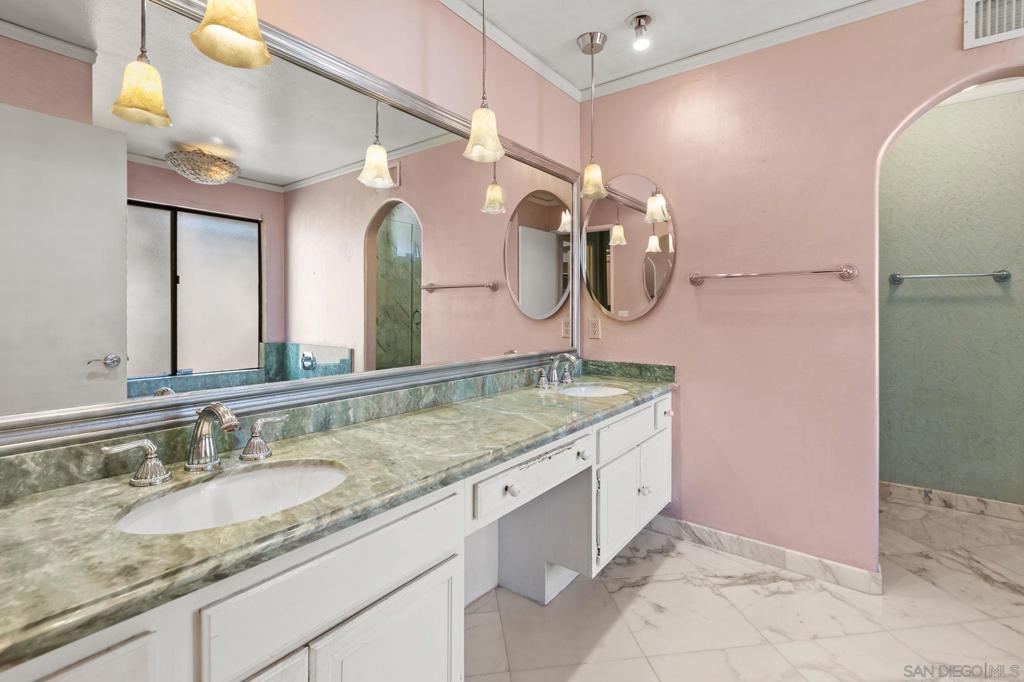 MLS #250043611SD image #14