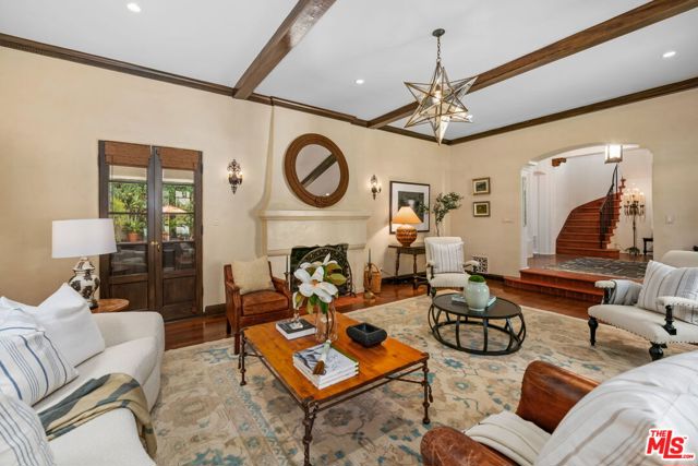 435 Loring Avenue, Los Angeles, California 90024, 4 Bedrooms Bedrooms, ,3 BathroomsBathrooms,Single Family Residence,For Sale,Loring,24464419