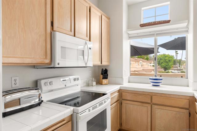 5609 Avenida De Parque, Rancho Santa Fe CA: https://media.crmls.org/mediaz/8934e2b7-2aef-4f56-be05-3c361ca48d99.jpg